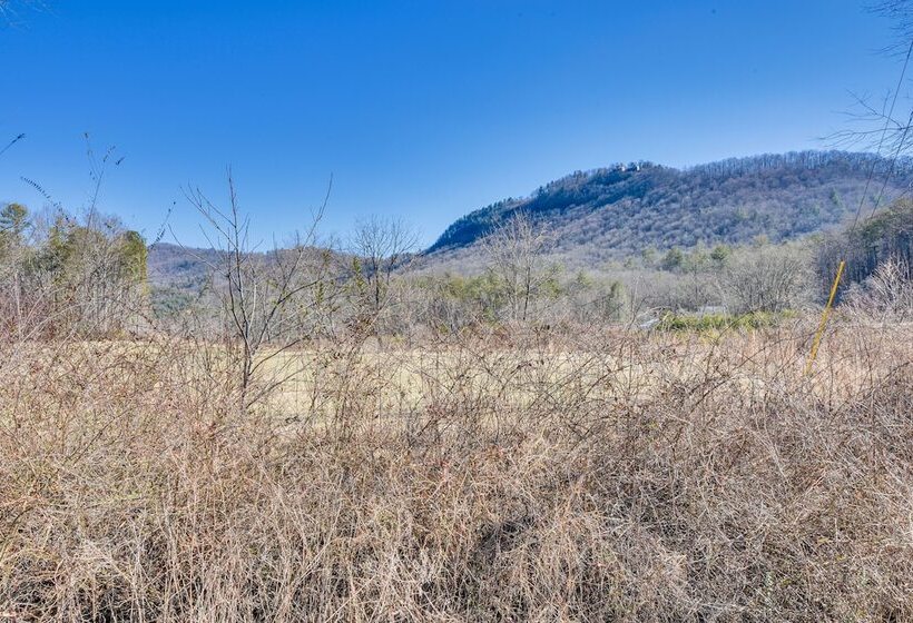 Cozy Dillard Cabin W/ Mountain Views & Pool Access