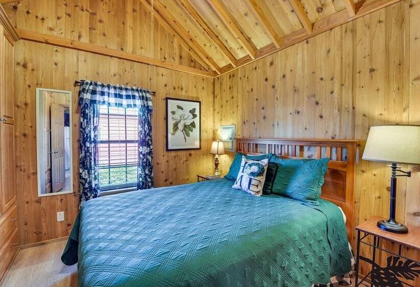 Cozy Dillard Cabin W/ Mountain Views & Pool Access
