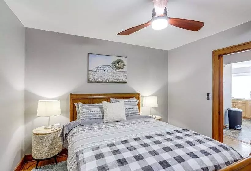 Cozy Tiffin House W/ Private Pool: 1 Mi To Town!