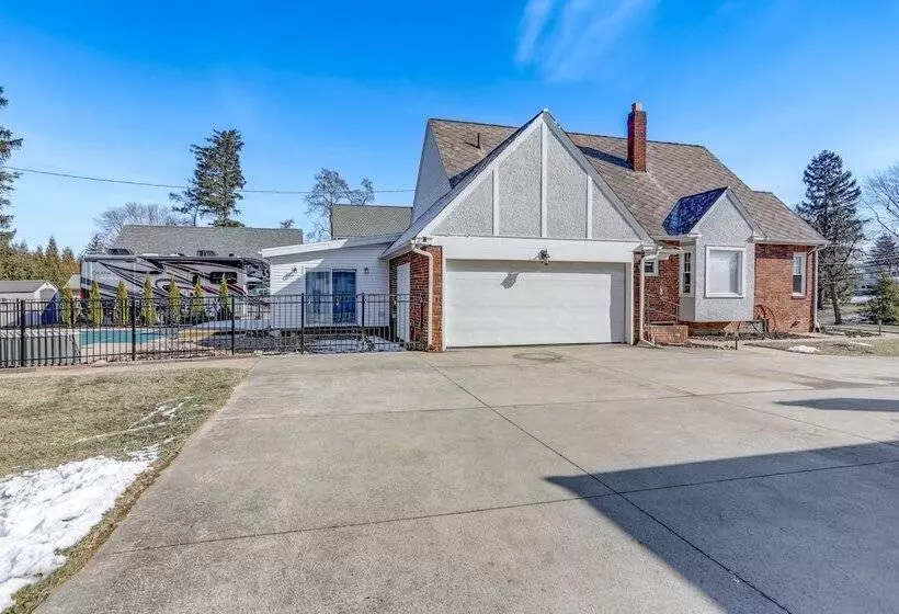 Cozy Tiffin House W/ Private Pool: 1 Mi To Town!