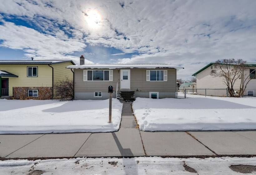 Dog Friendly Montana Home W/ Deck & Fenced In Yard
