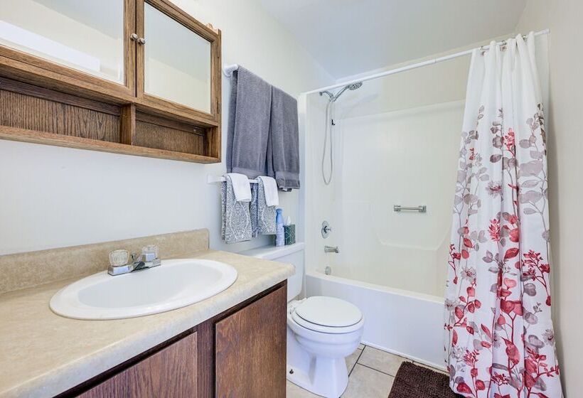 Dog Friendly Montana Home W/ Deck & Fenced In Yard