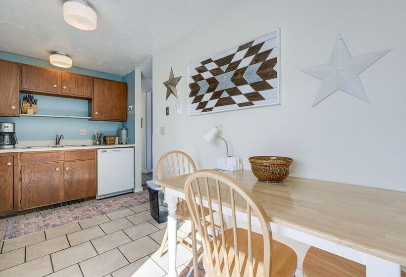 Dog Friendly Montana Home W/ Deck & Fenced In Yard