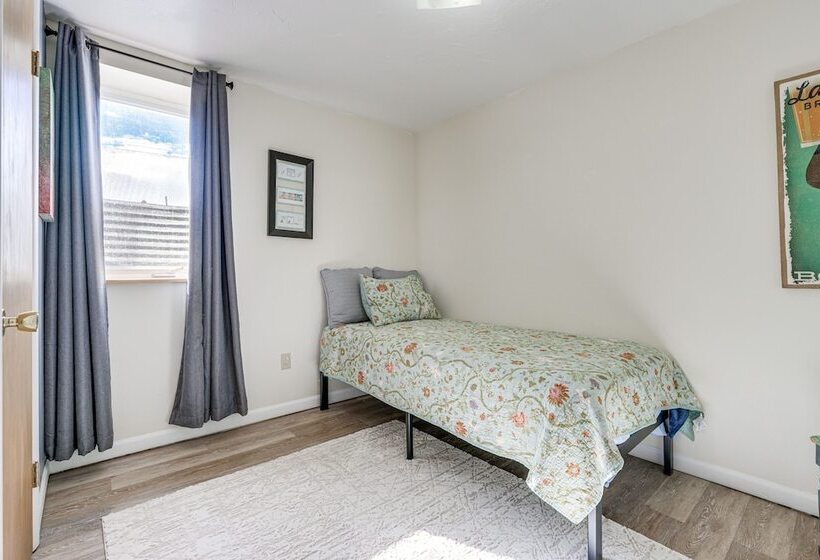 Dog Friendly Montana Home W/ Deck & Fenced In Yard