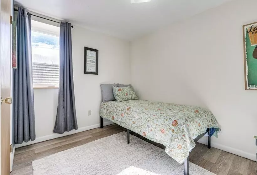 Dog Friendly Montana Home W/ Deck & Fenced In Yard