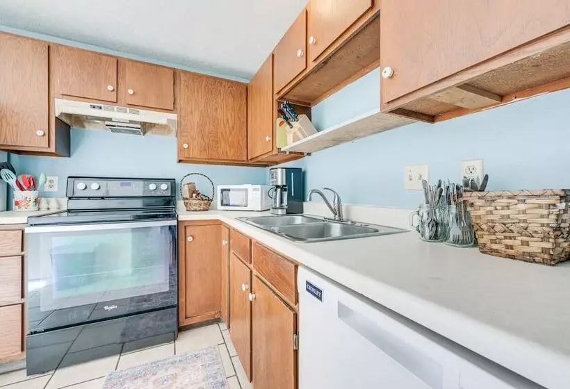 Dog Friendly Montana Home W/ Deck & Fenced In Yard