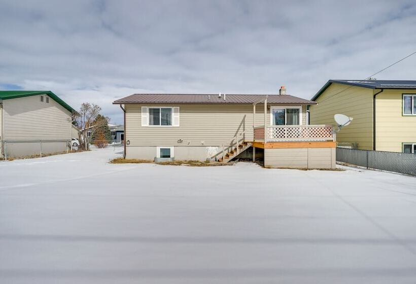 Dog Friendly Montana Home W/ Deck & Fenced In Yard