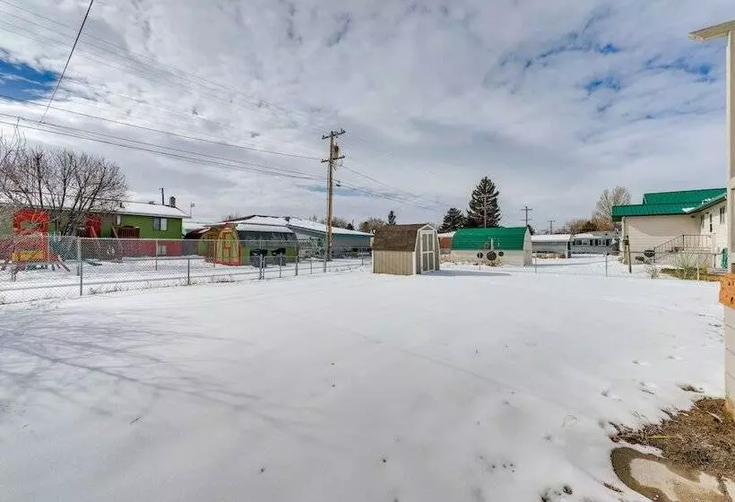 Dog Friendly Montana Home W/ Deck & Fenced In Yard