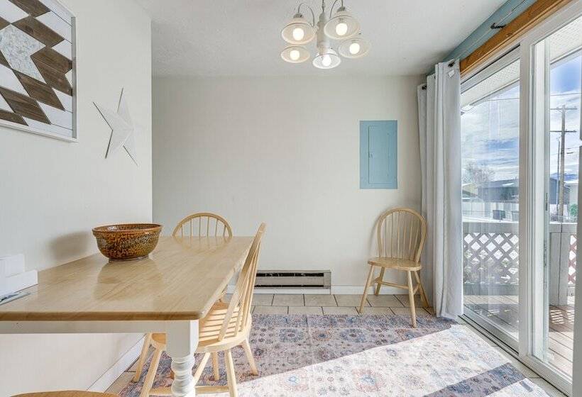 Dog Friendly Montana Home W/ Deck & Fenced In Yard