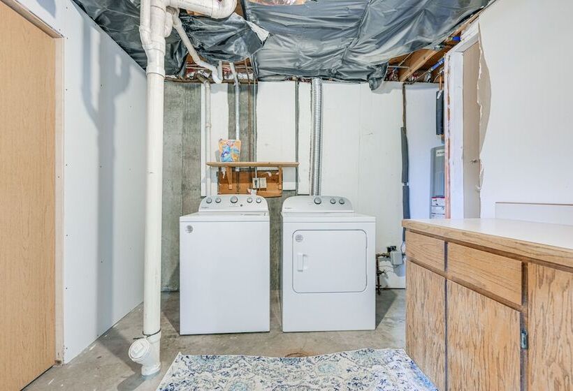 Dog Friendly Montana Home W/ Deck & Fenced In Yard