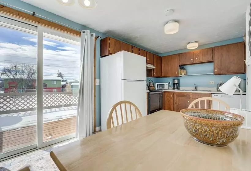 Dog Friendly Montana Home W/ Deck & Fenced In Yard