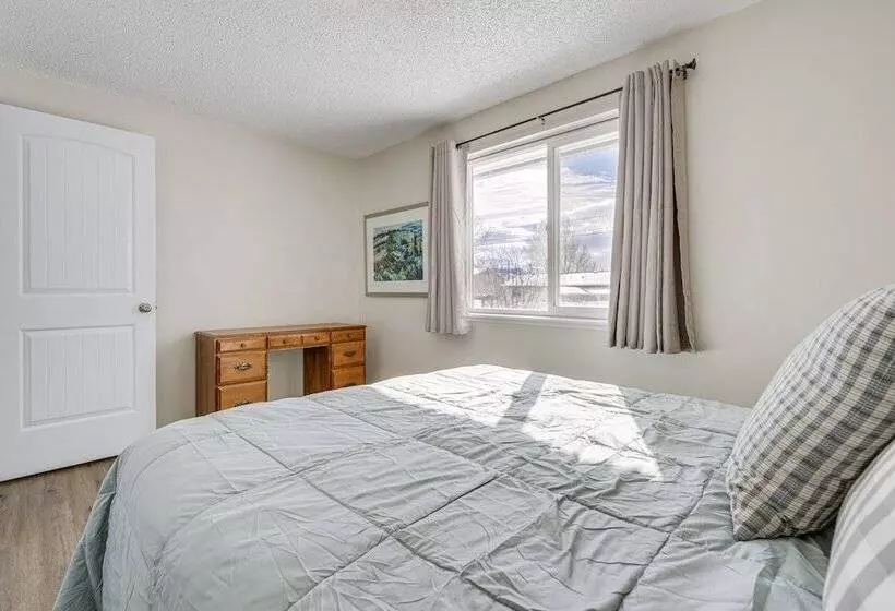 Dog Friendly Montana Home W/ Deck & Fenced In Yard