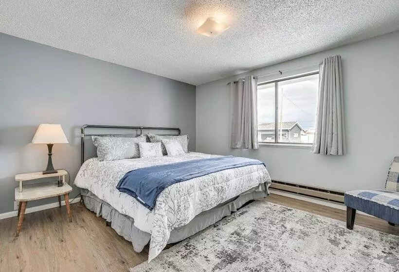 Dog Friendly Montana Home W/ Deck & Fenced In Yard