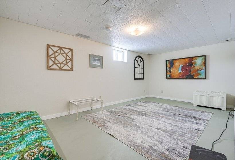 Dog Friendly Montana Home W/ Deck & Fenced In Yard