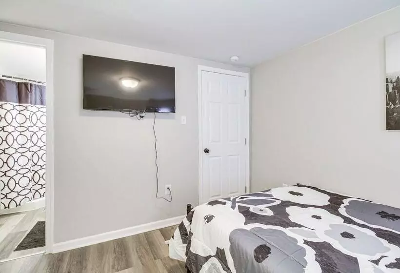 Gladstone Retreat W/ Gas Grill + Fire Pit