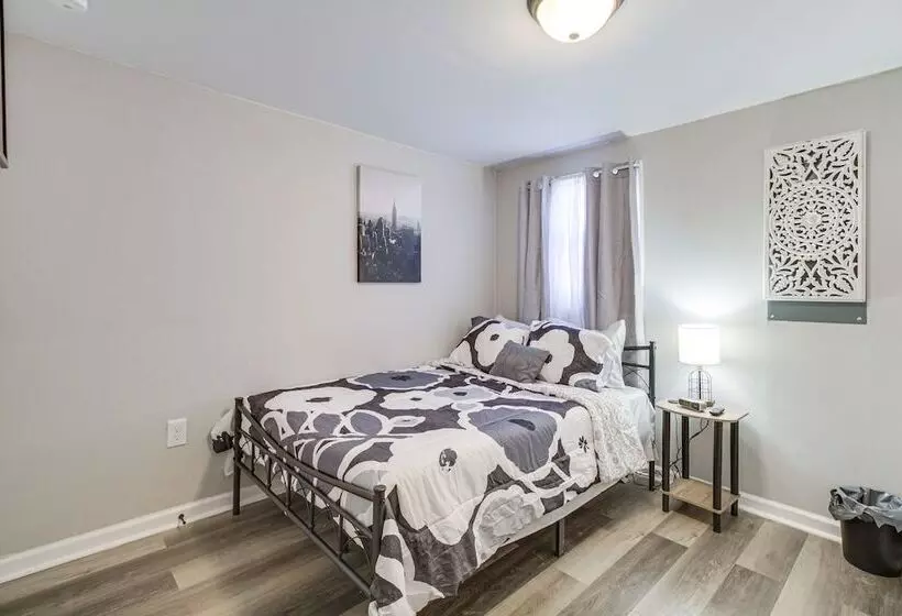 Gladstone Retreat W/ Gas Grill + Fire Pit