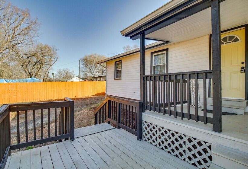 Gladstone Retreat W/ Gas Grill + Fire Pit