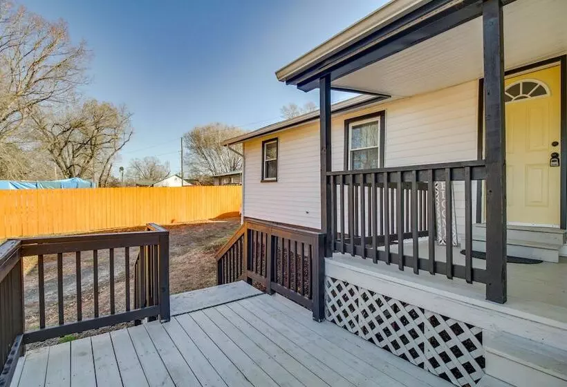 Gladstone Retreat W/ Gas Grill + Fire Pit