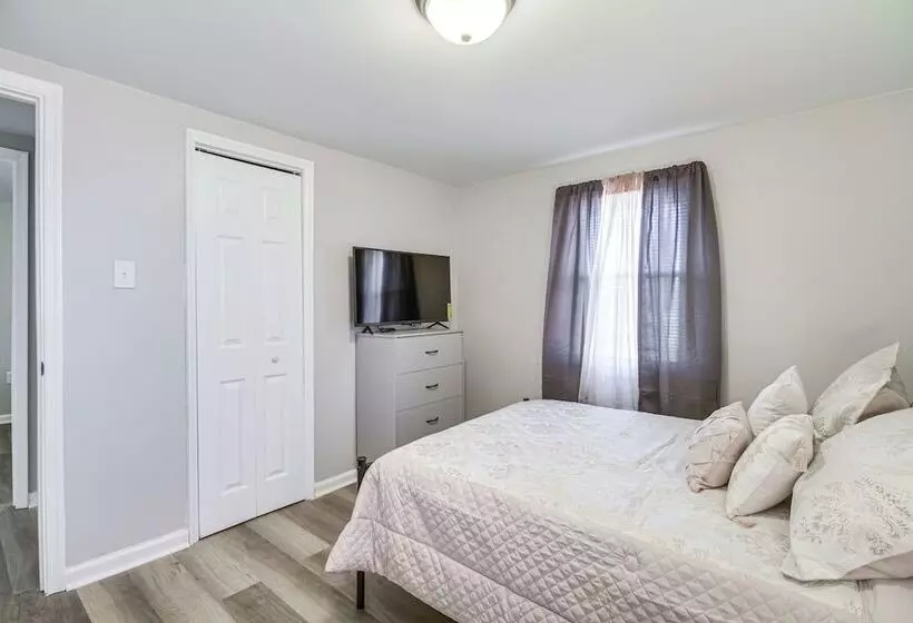 Gladstone Retreat W/ Gas Grill + Fire Pit