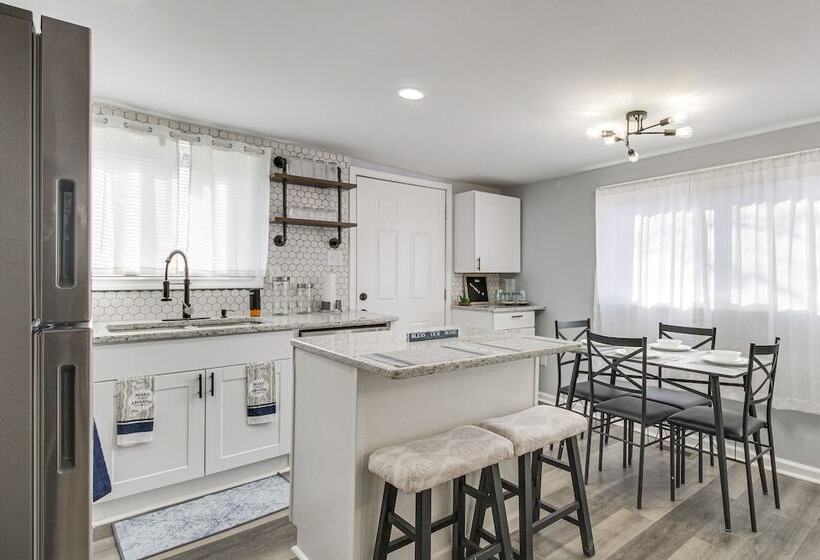 Gladstone Retreat W/ Gas Grill + Fire Pit