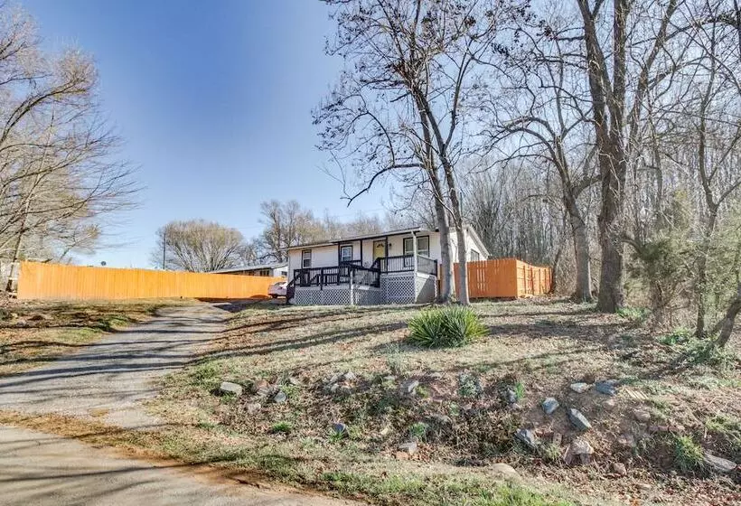 Gladstone Retreat W/ Gas Grill + Fire Pit