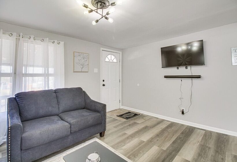 Gladstone Retreat W/ Gas Grill + Fire Pit