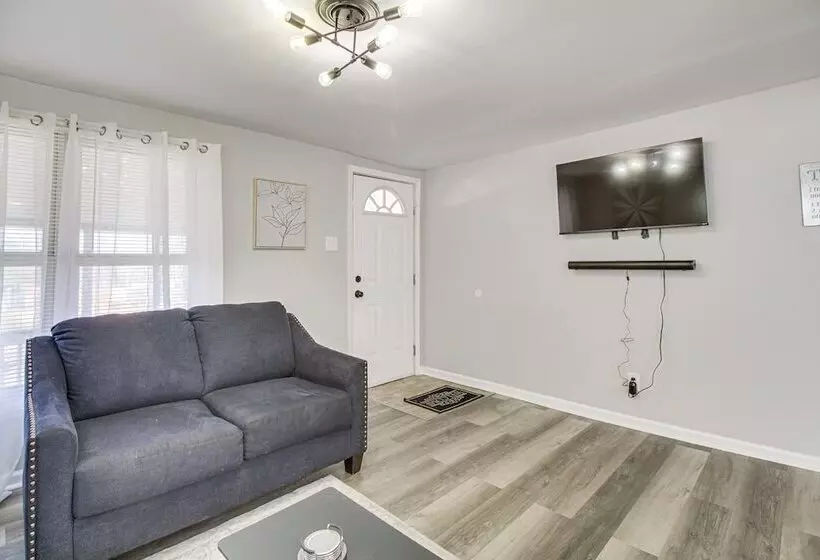 Gladstone Retreat W/ Gas Grill + Fire Pit