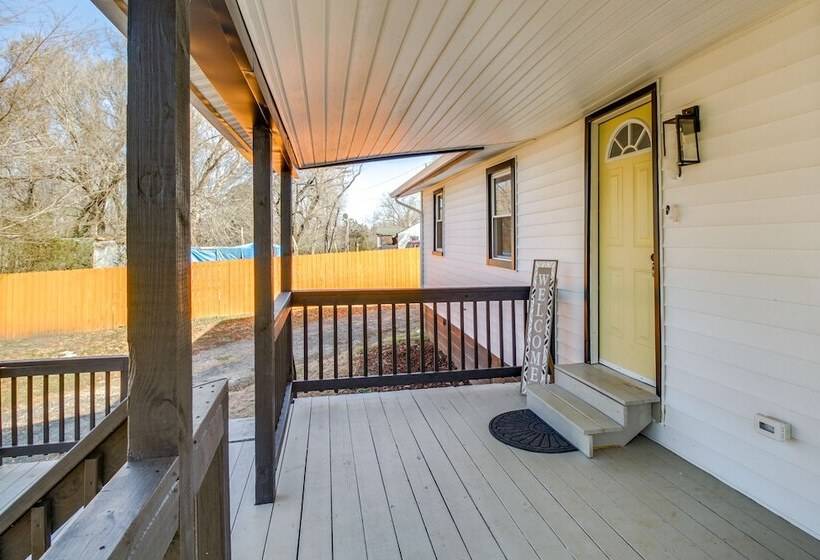 Gladstone Retreat W/ Gas Grill + Fire Pit