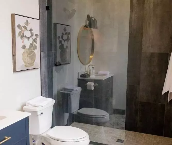 هتل Speakeasy Suites