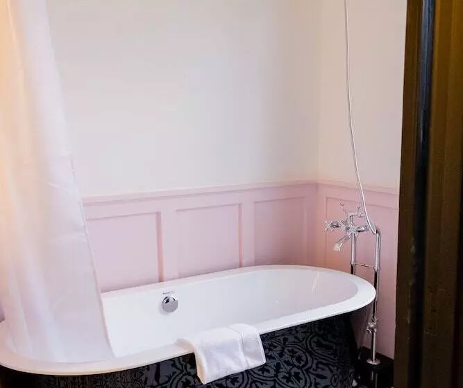 هتل Speakeasy Suites