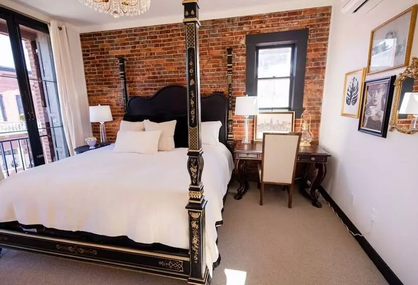 هتل Speakeasy Suites
