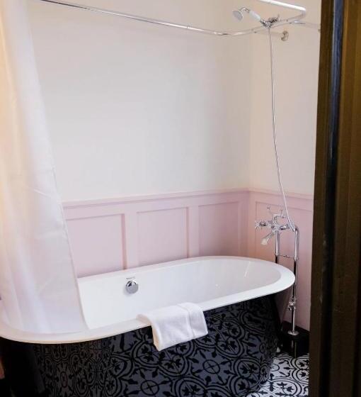 فندق Speakeasy Suites