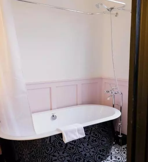 هتل Speakeasy Suites