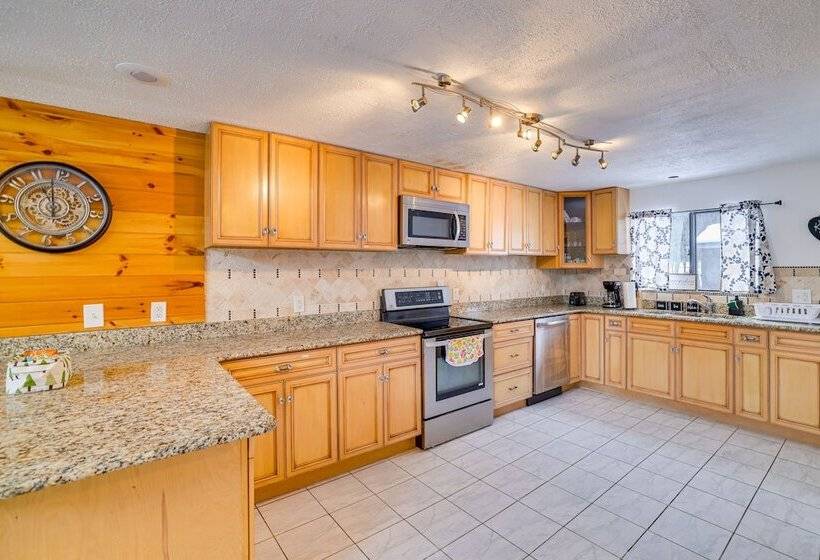 Hot Tub & Fire Pit: Lakefront Cabin In White Haven