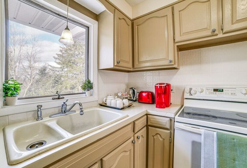 New York Abode: 2 Mi To Binghamton University!