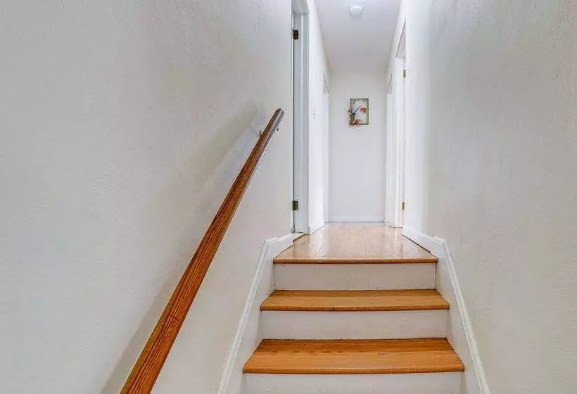 New York Abode: 2 Mi To Binghamton University!