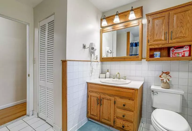 New York Abode: 2 Mi To Binghamton University!