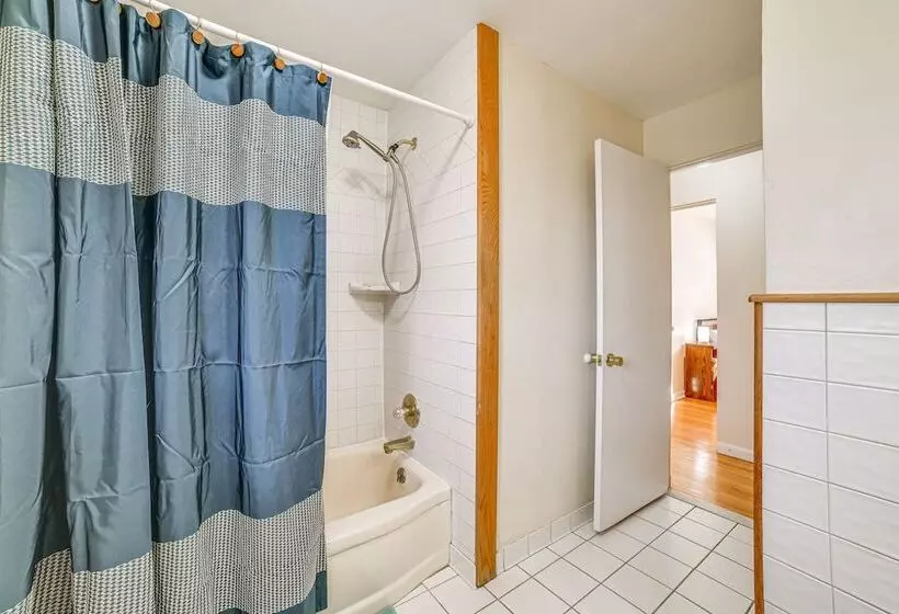 New York Abode: 2 Mi To Binghamton University!