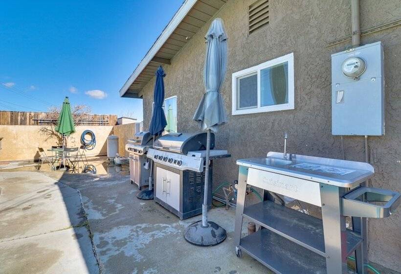 Palmdale Family Home W/ Private Pool & Backyard