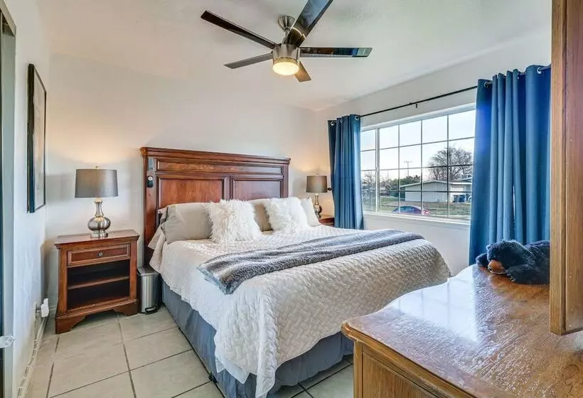 Palmdale Family Home W/ Private Pool & Backyard