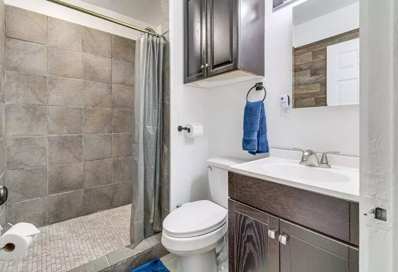 Palmdale Family Home W/ Private Pool & Backyard