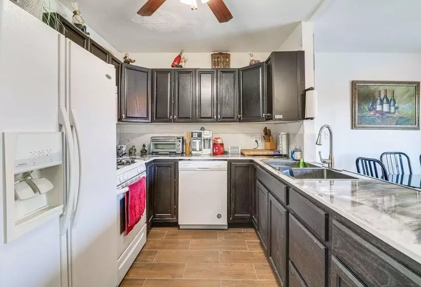 Palmdale Family Home W/ Private Pool & Backyard