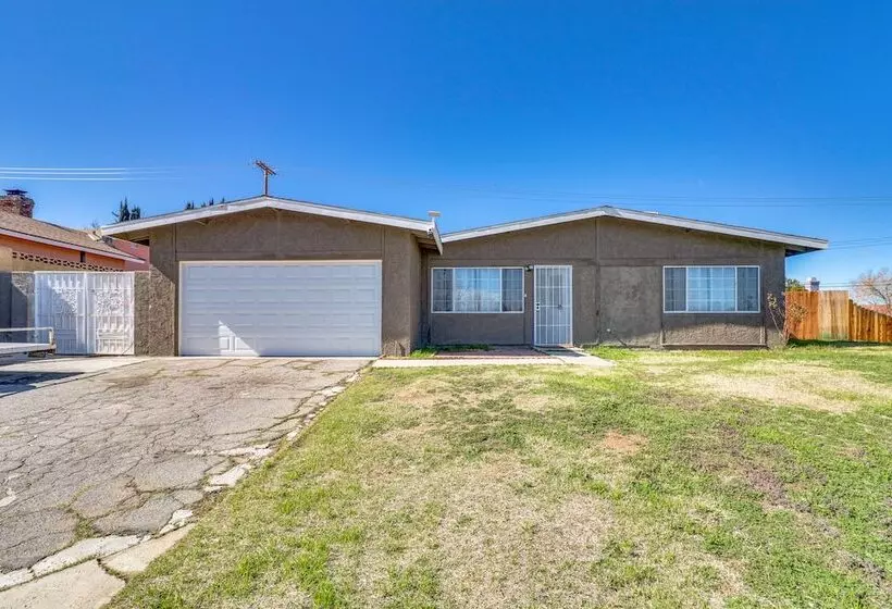 Palmdale Family Home W/ Private Pool & Backyard