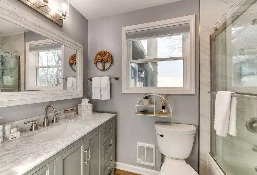 Pet Friendly Waynesville Cabin W/ Mountain Views!