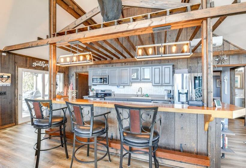 Pet Friendly Waynesville Cabin W/ Mountain Views!