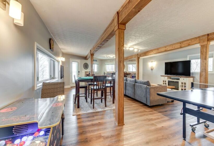 Pet Friendly Waynesville Cabin W/ Mountain Views!