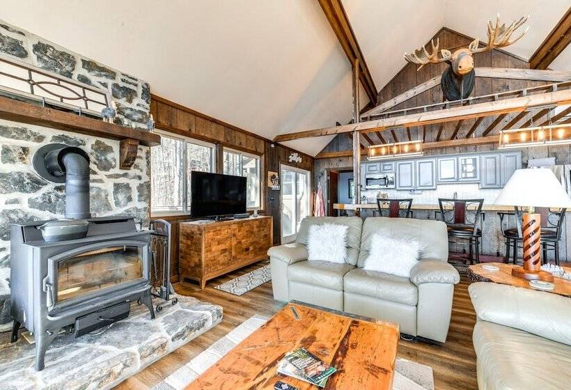 Pet Friendly Waynesville Cabin W/ Mountain Views!