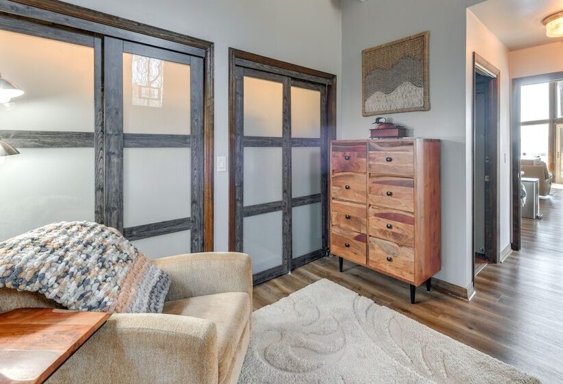 Pet Friendly Waynesville Cabin W/ Mountain Views!