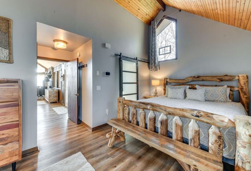 Pet Friendly Waynesville Cabin W/ Mountain Views!