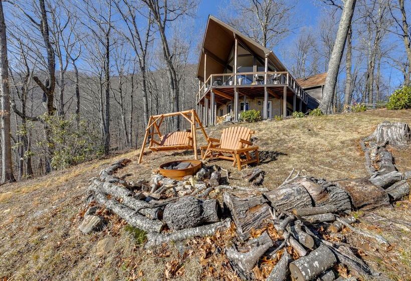 Pet Friendly Waynesville Cabin W/ Mountain Views!